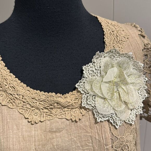 Simply Couture khaki crinkle lace short sleeve & trim embroidered mesh hem top - Picture 2 of 8
